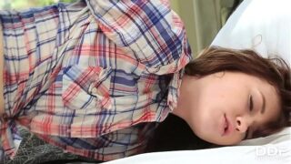 Chupa una gran polla y le follan el coño mojado