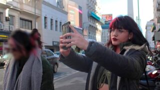 Argentina petera de 18 años es pillada por el Obelisco de Buenos Aires