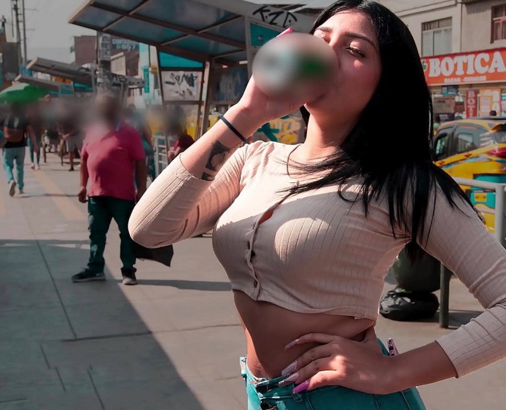 Desconocido se lleva a fiestera de 18 años a la cama