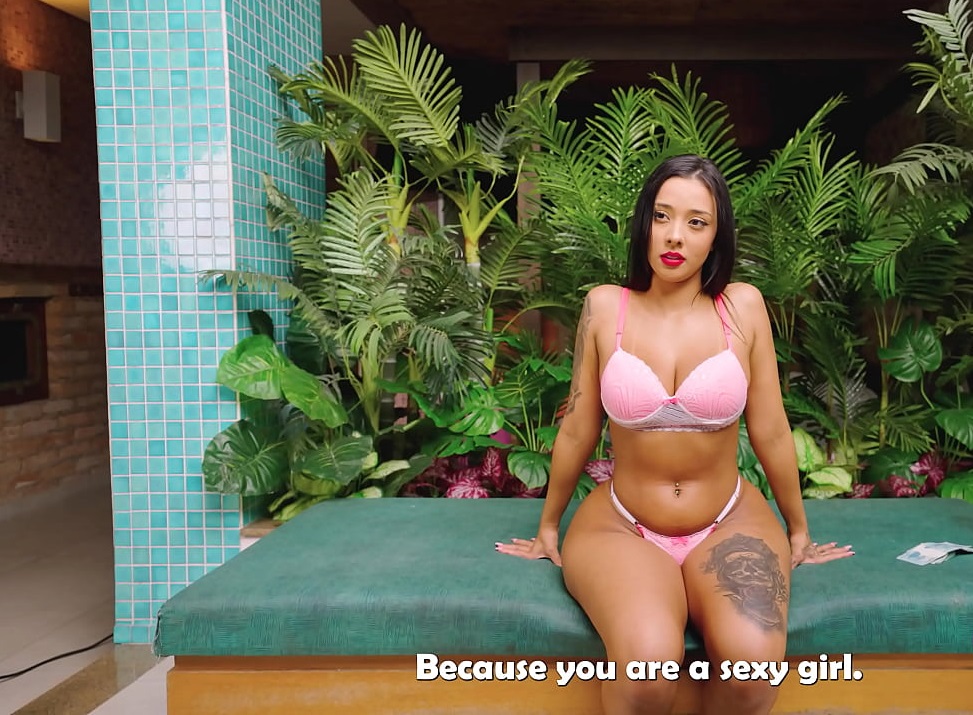 Hermosa brasileña culona asiste a una entrevista de trabajo pero su jefe resulta ser un pervertido