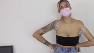 Hermosa latina de grandes tetas limpia mi casa y mi verga