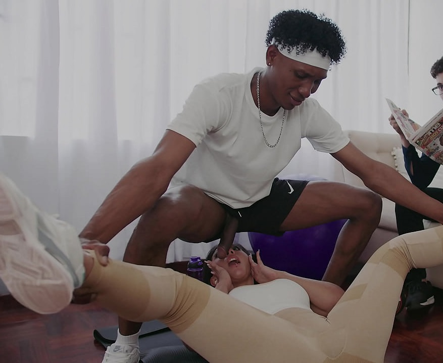 Historia real de cornudo engañado por su esposa latina mientras lee una revista