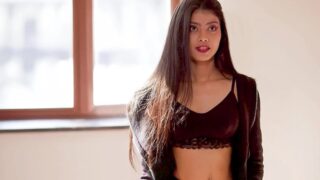 Latina petite timida de 18 años es follada por desconocido morboso de Perú