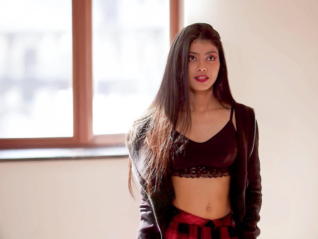 Latina petite timida de 18 años es follada por desconocido morboso de Perú