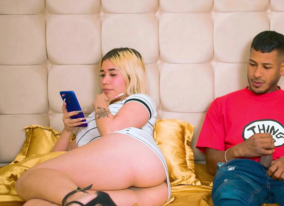 Mi ex cuñado se masturba al lado mío, sin importar lo que piensen mis padres