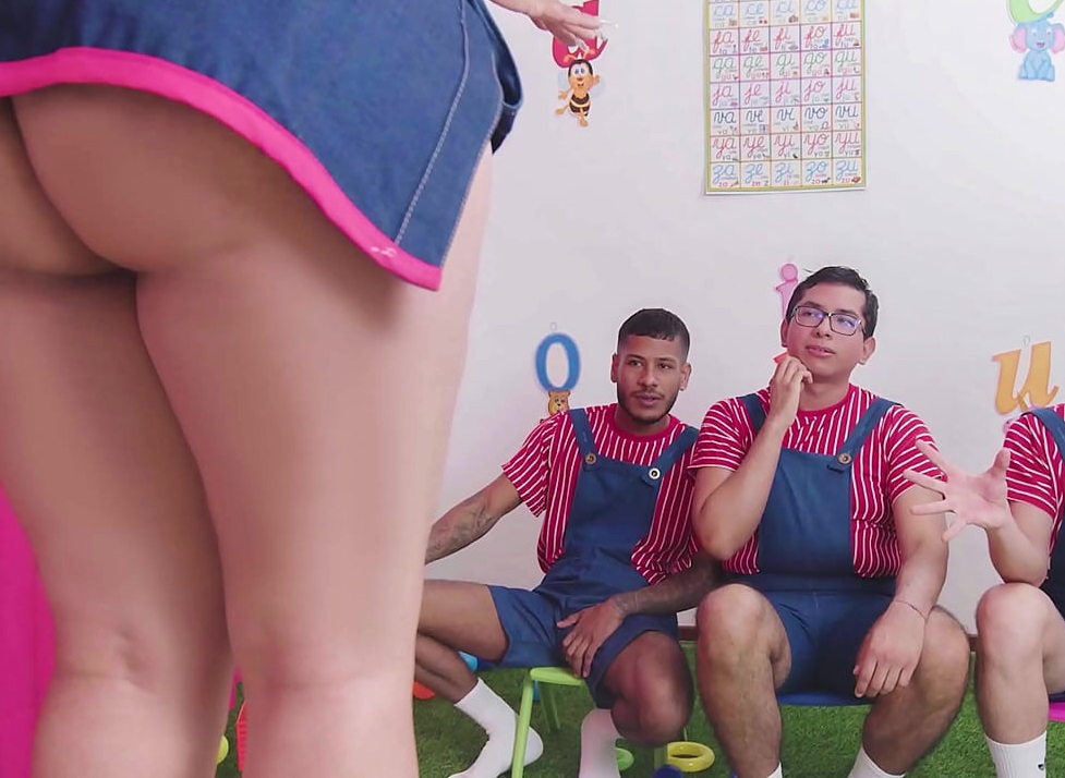 Mi recuerdo más pervertido con mi maestra milf culona en clases