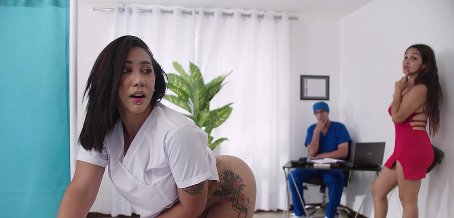 Milf Peruana lleva a su esposo por unos masajes , y termina siendo follado por venezolana culona y ninfómana