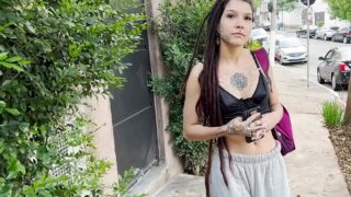 Solo necesitaba un poco de suerte para tener sexo gratis con una chica rasta