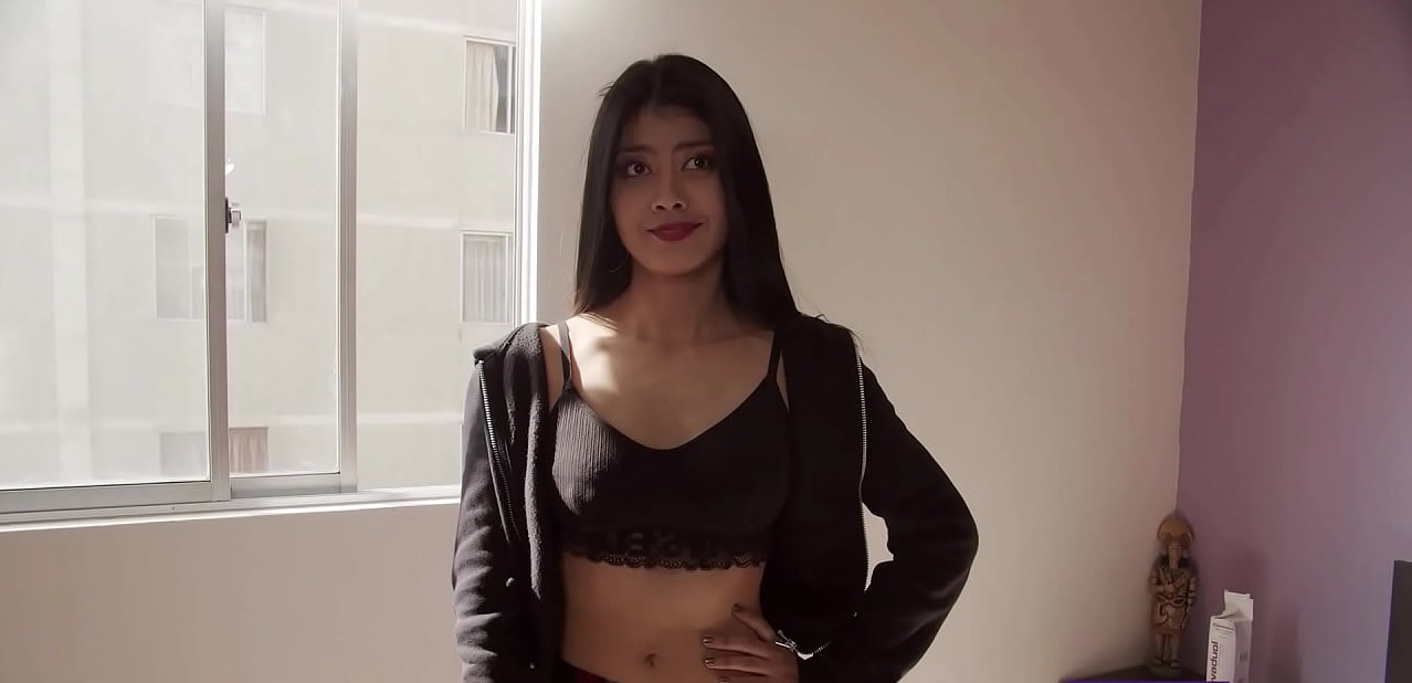 Teen latina termina siendo follada por falso fotógrafo en Perú