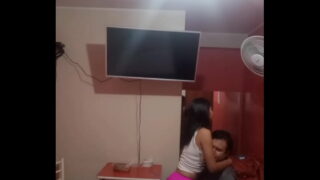 Es un peligro cuando dejan al cuñado con las llaves de la casa, mi cuñado entró sin avisar, y me avisó cuando ya estaba dentro de mí, ouchh dale suave a mi chochito, que rico cuñis no pares