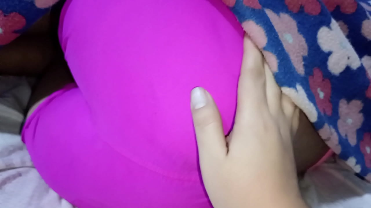 Mi hermanastro me confundió con su novia y me hizo sentir su polla boca abajo y no tuvo piedad, me hizo su perra hasta preñarme