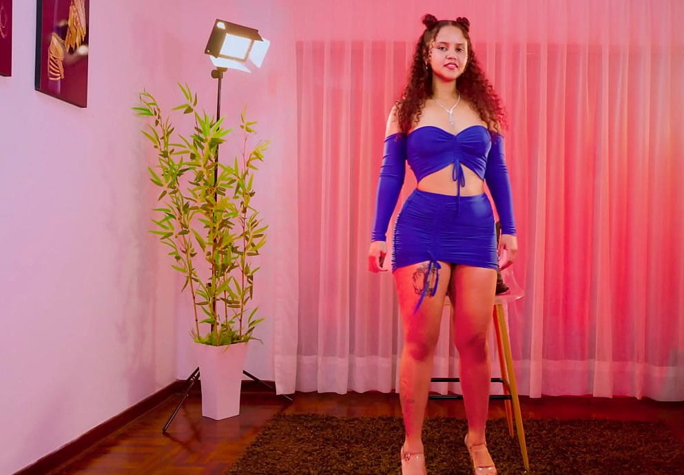 Ninfómana Colombiana decide compartir sus experiencias iniciando en la industria porno con InkaPorn