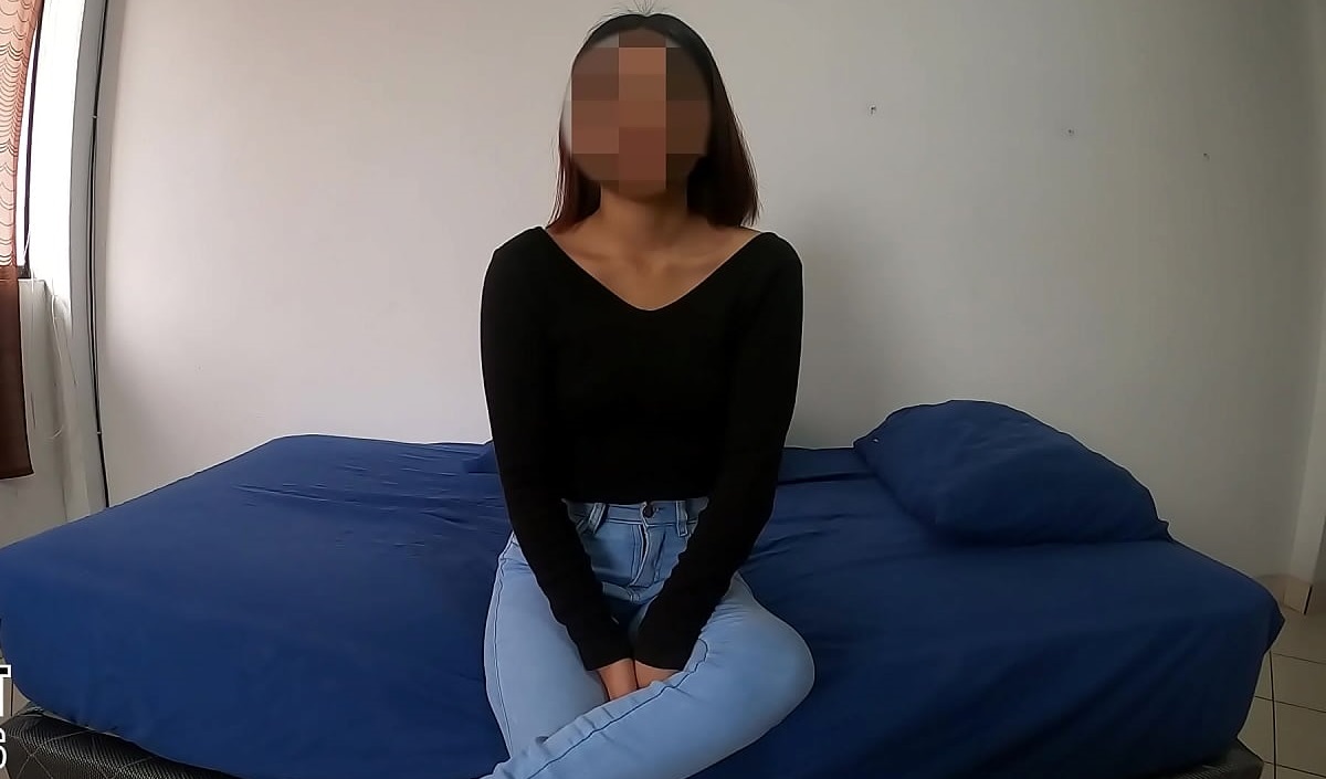 ¡Estoy muy caliente! Por favor llena mi coñito con tu leche