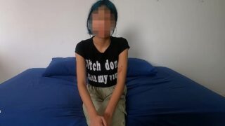 ¡Oh Dios! Esta flaquita apenas es legal! Y ya quiere follar 1